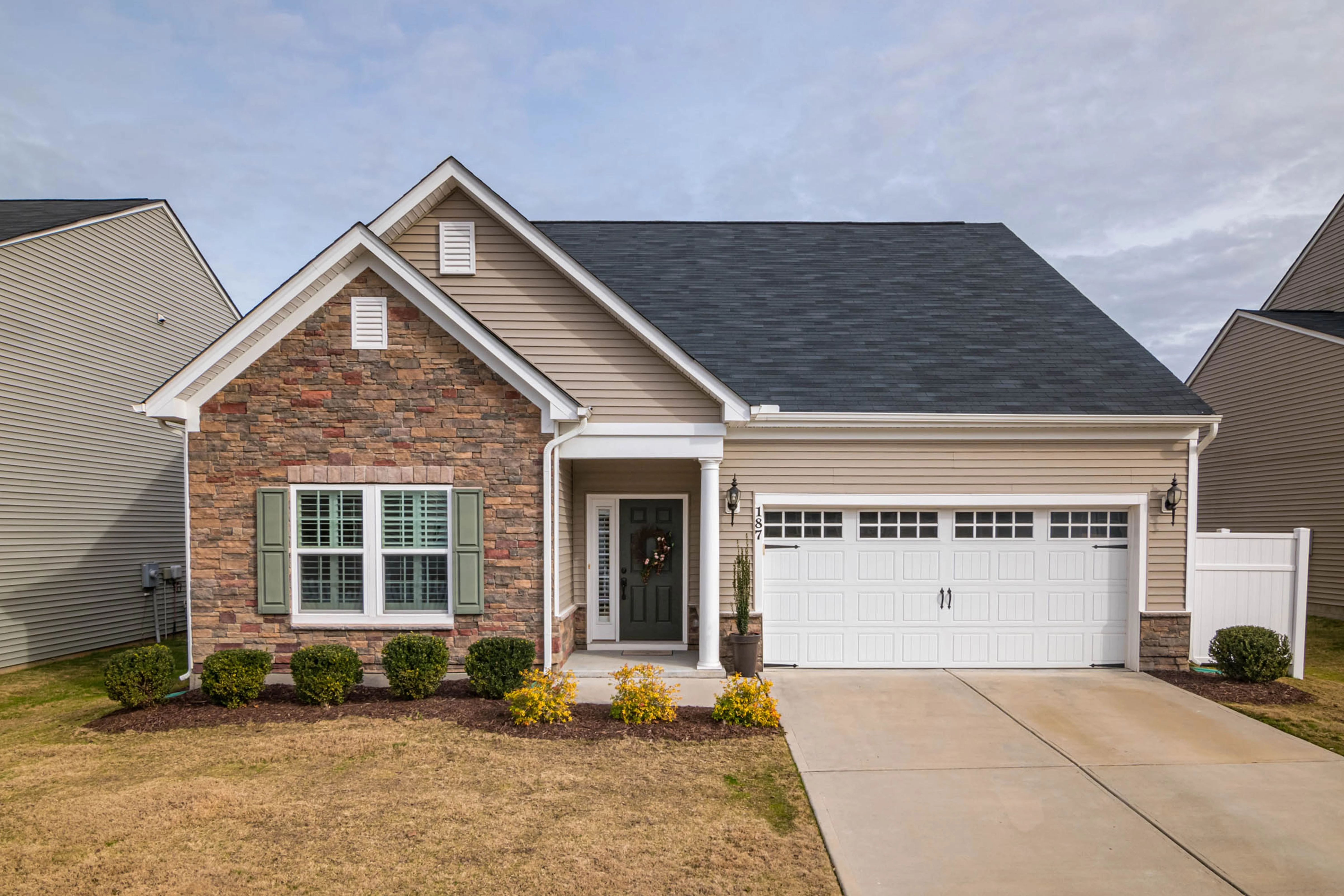 Residential garage door in Niles